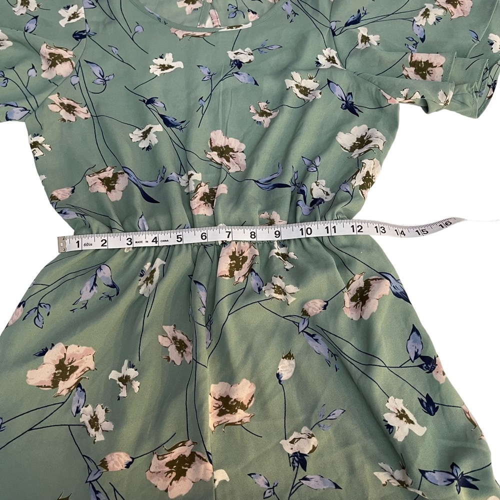 Sienna Sky Floral Spring Short Ruffled Sleeve Romper Size S - Picture 9 of 11